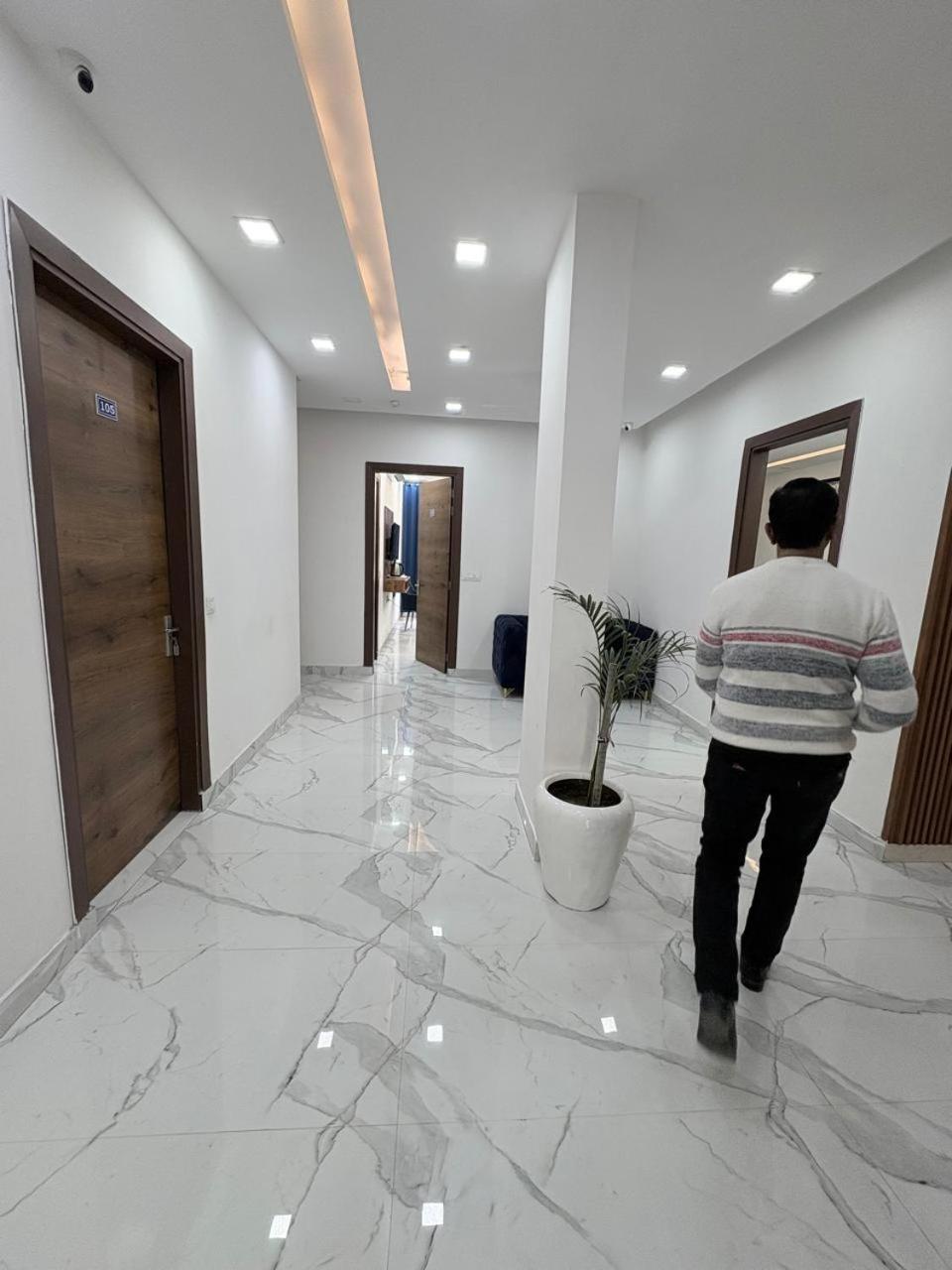 Pacific Inn Eco Central Ґурґаон Екстер'єр фото