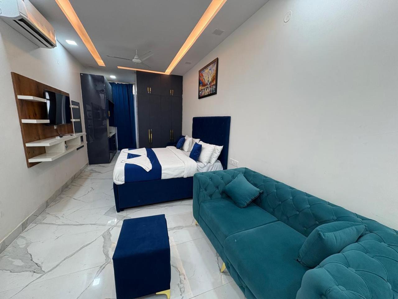 Pacific Inn Eco Central Ґурґаон Екстер'єр фото