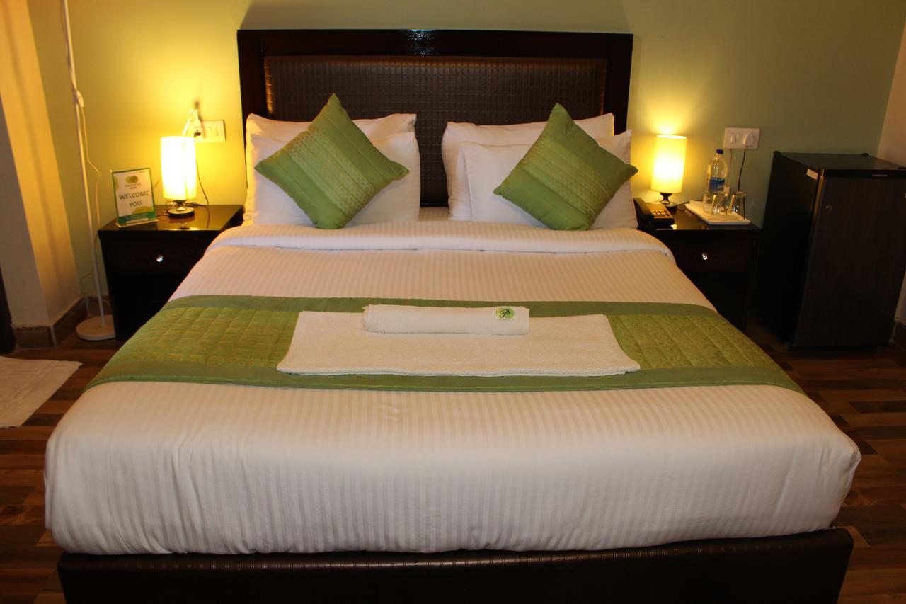 Pacific Inn Eco Central Ґурґаон Екстер'єр фото