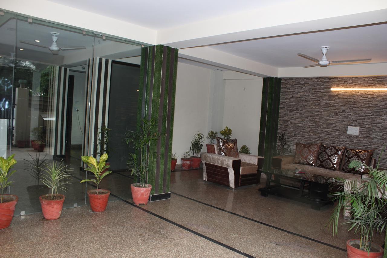 Pacific Inn Eco Central Ґурґаон Екстер'єр фото