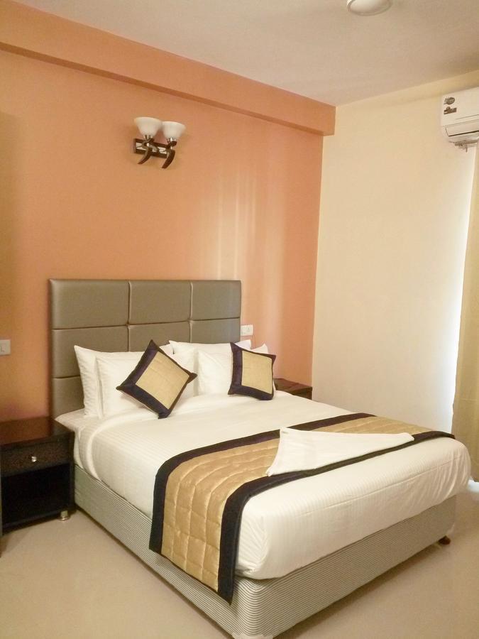 Pacific Inn Eco Central Ґурґаон Екстер'єр фото