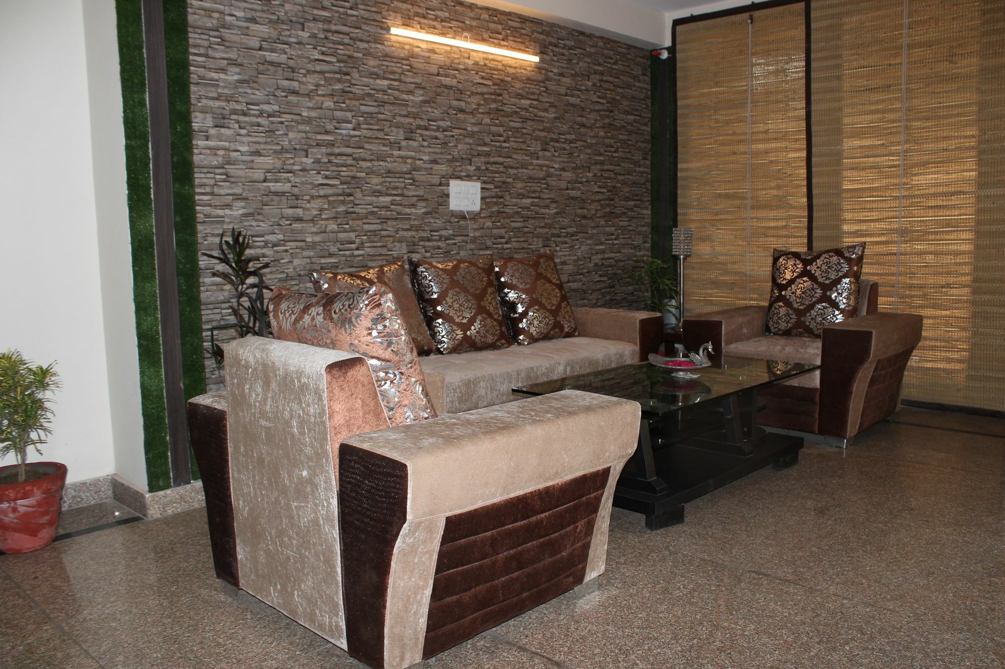 Pacific Inn Eco Central Ґурґаон Екстер'єр фото